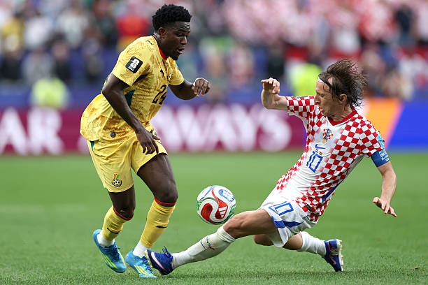 Modric vẫn miệt mài lập kỷ lục mới