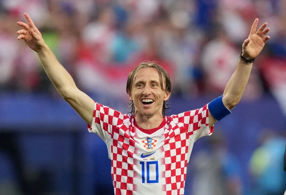 Modric vẫn miệt mài lập kỷ lục mới