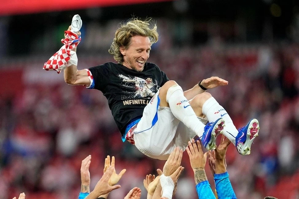 Modric vẫn miệt mài lập kỷ lục mới