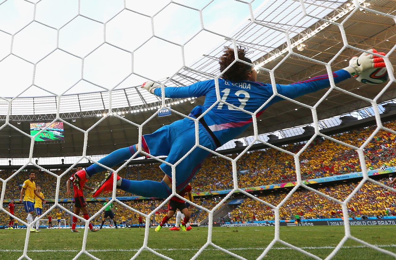 Vì sao Ochoa luôn hóa siêu nhân ở World Cup?