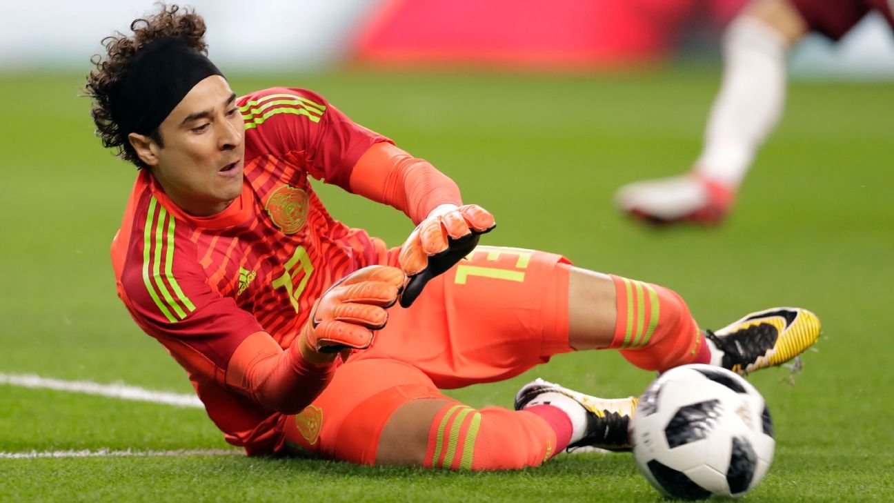 Vì sao Ochoa luôn hóa siêu nhân ở World Cup?