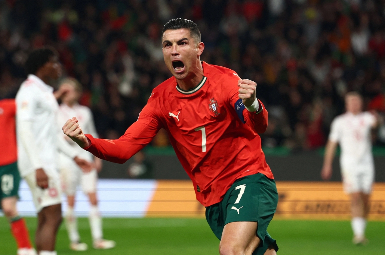 Có một thế hệ đàn ông Việt lớn lên cùng Ronaldo và chưa sẵn sàng để chia tay