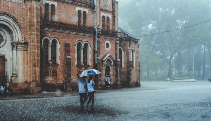Sài Gòn vào mùa mưa và thứ gì đó trong lòng người cũng đợi mưa