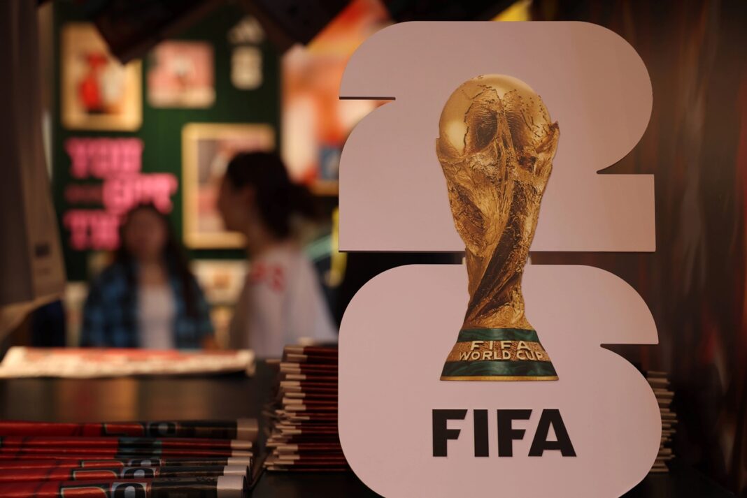 World Cup và những người phải làm việc khi cả thế giới đang xem bóng đá