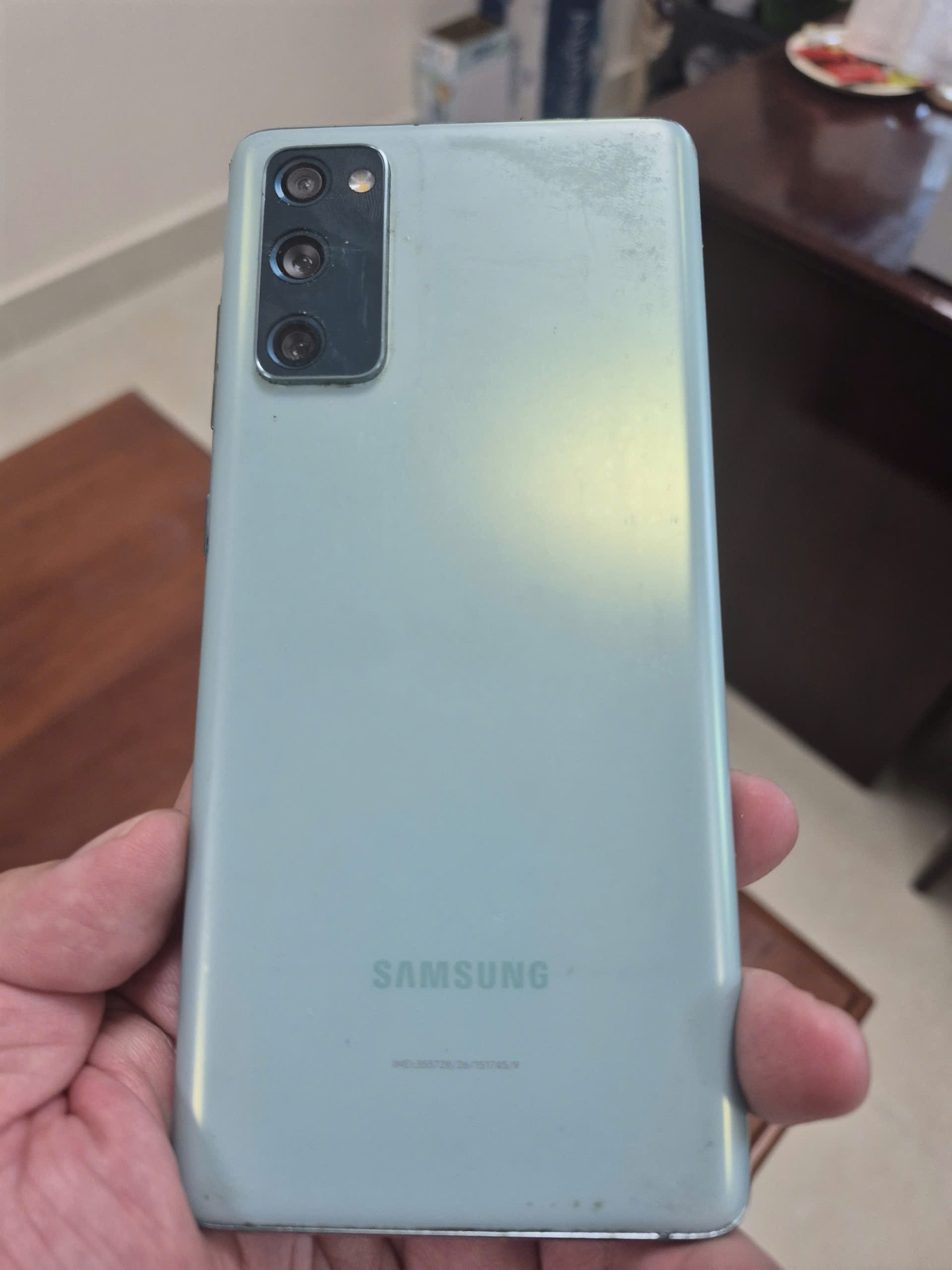 Sau 3 năm xài Galaxy S20 FE, tôi bực mình điều gì nhất?
