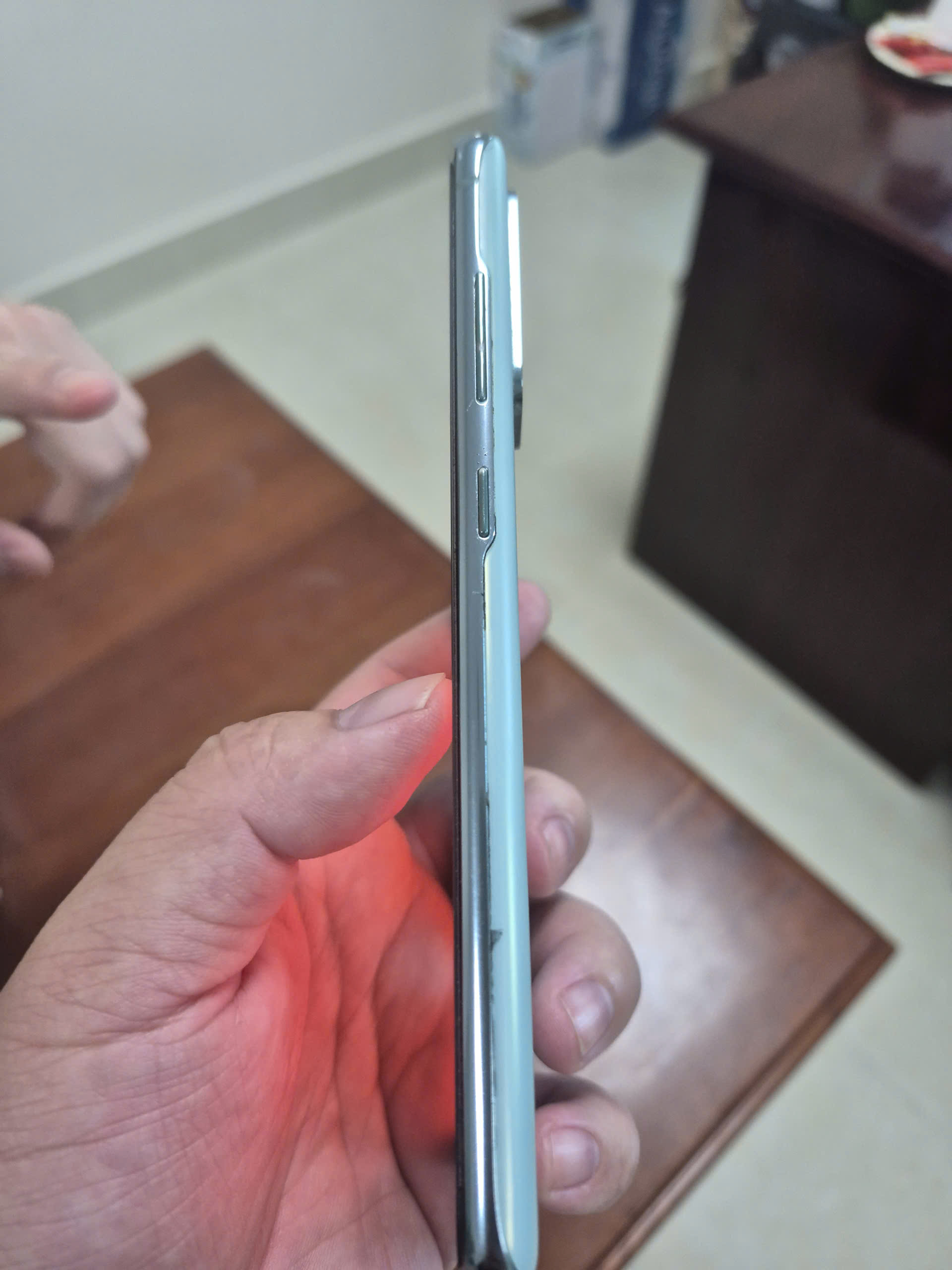 Sau 3 năm xài Galaxy S20 FE, tôi bực mình điều gì nhất?