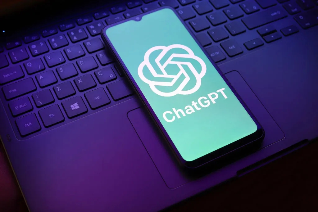 ChatGPT, Claude hay Gemini: Nếu chỉ trả tiền cho một AI, tôi sẽ chọn cái nào?