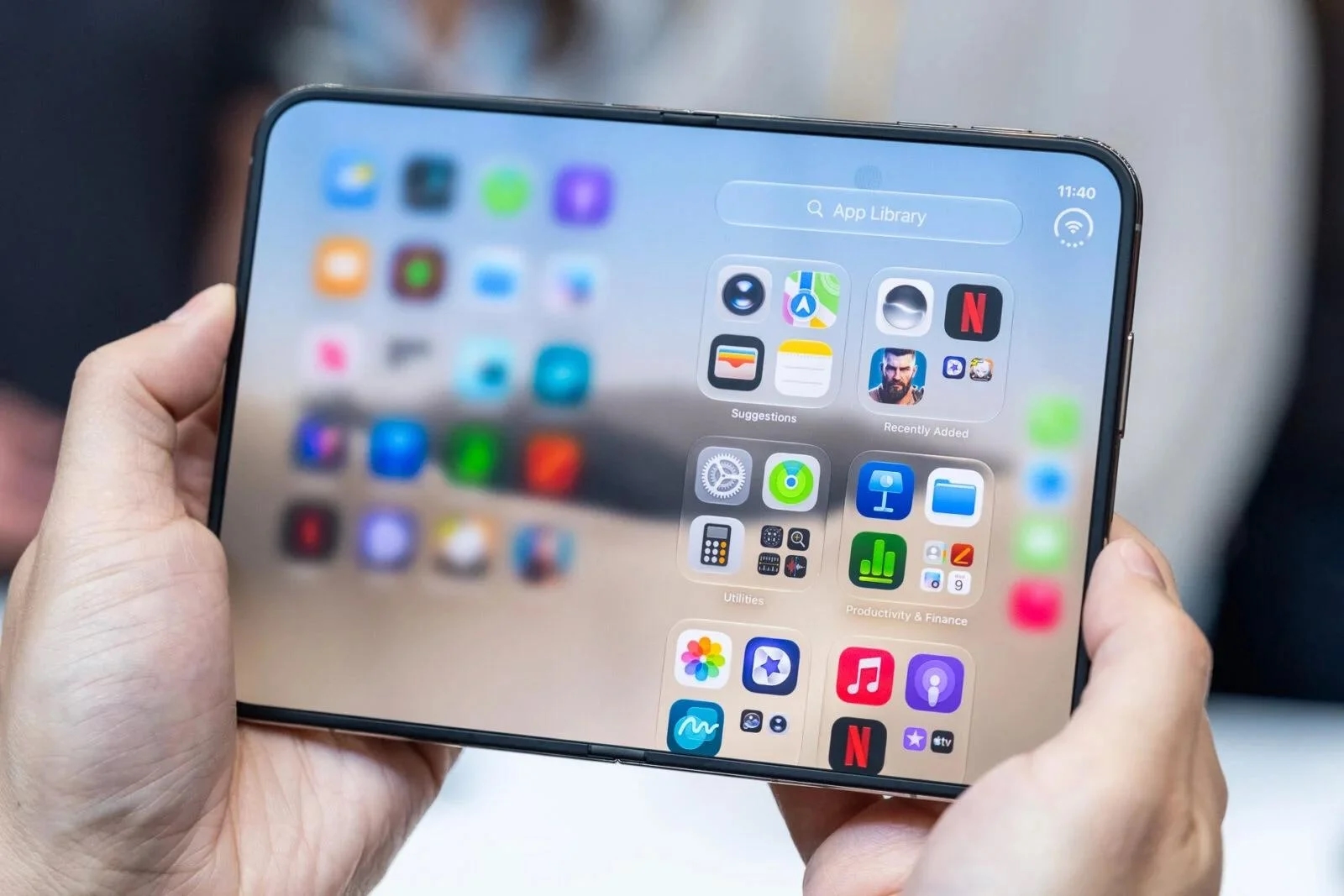 iPhone Duo có thể đắt như tôm tươi, vì người có tiền mua cả sự sành điệu 5 iPhone Duo có thể đắt như tôm tươi, vì người có tiền mua cả sự sành điệu